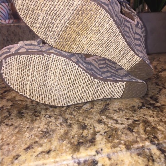 Toms Canvas Chevron Wedge Sandal - Picture 5 of 8